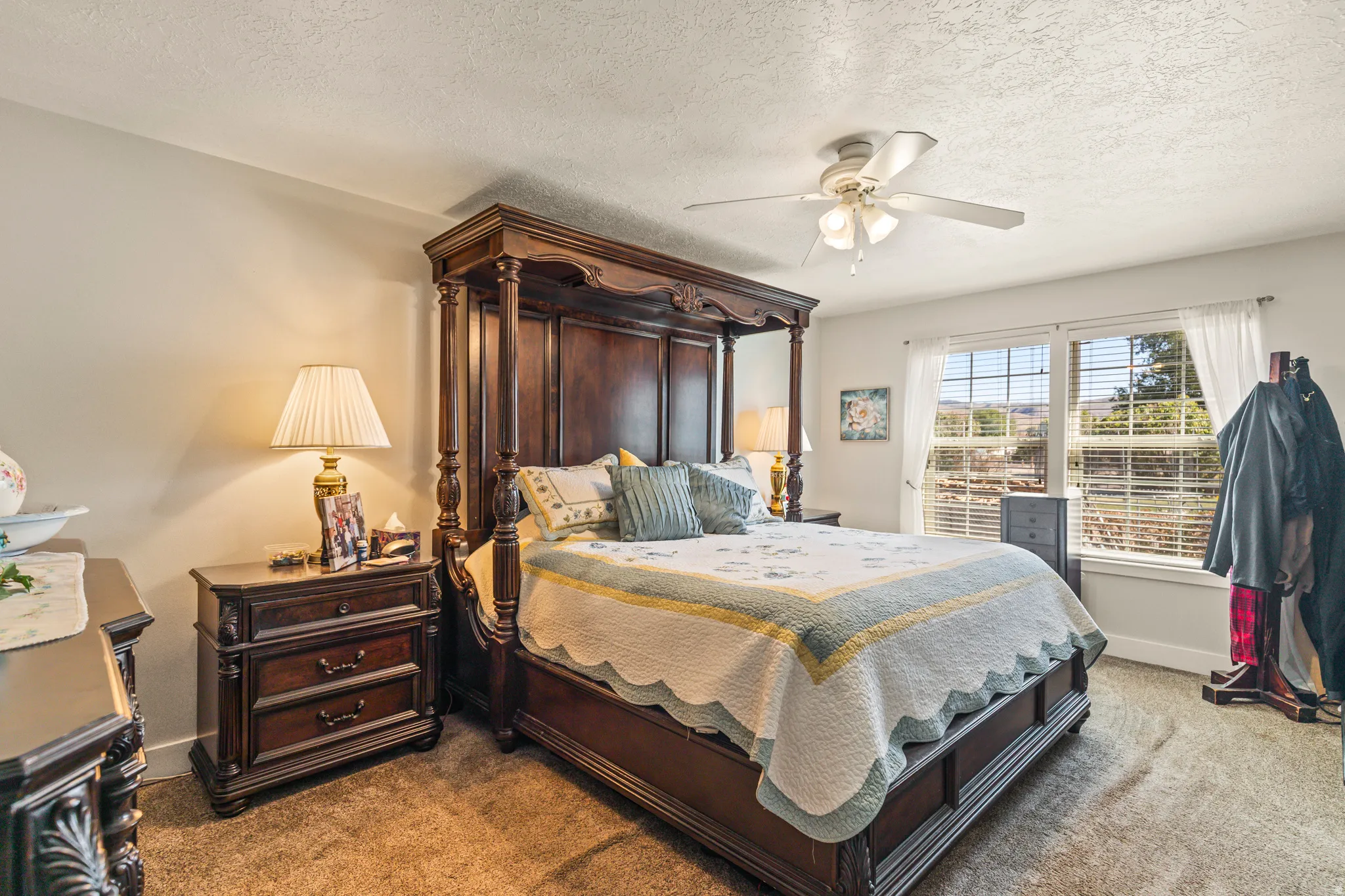 Carpeted flooring, recessed window, and ceiling fan with integrated lighting