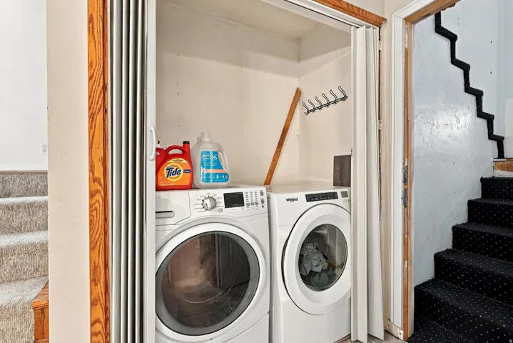 Laundry closet with bi-fold doors and clothes rack