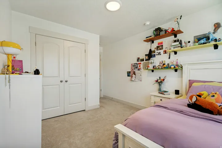 Neutral wall tones, recessed lighting, and carpeted flooring