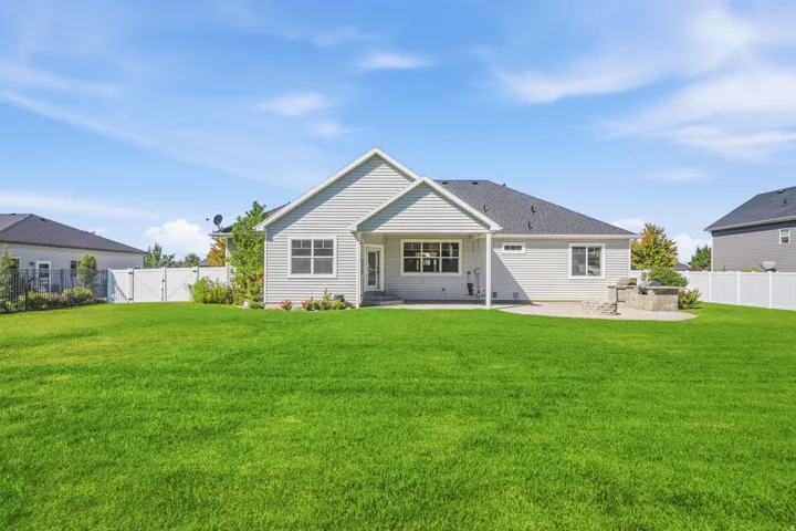 Expansive lawn