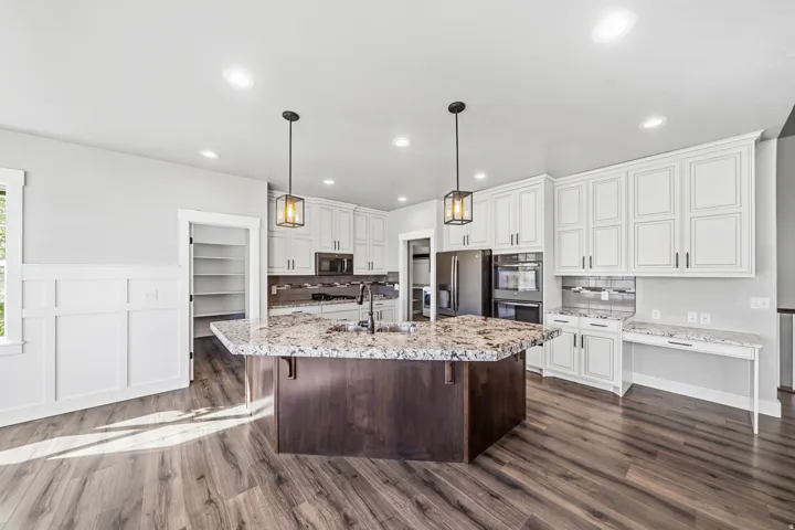 Large kitchen with upgraded granite countertop
