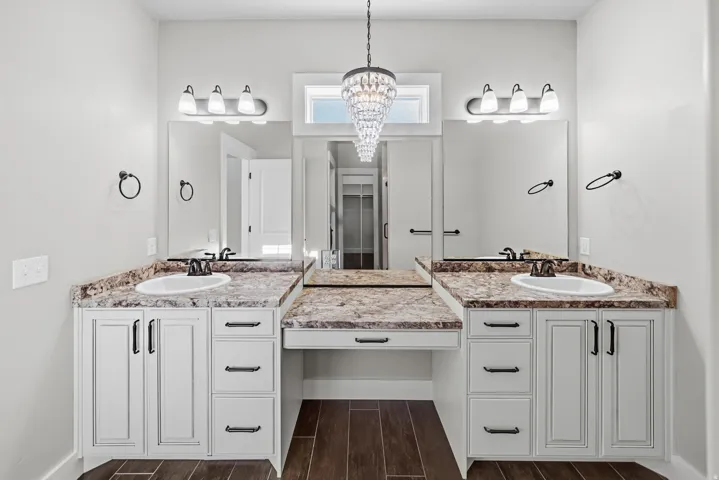 Dual vanity sinks in primary bathroom