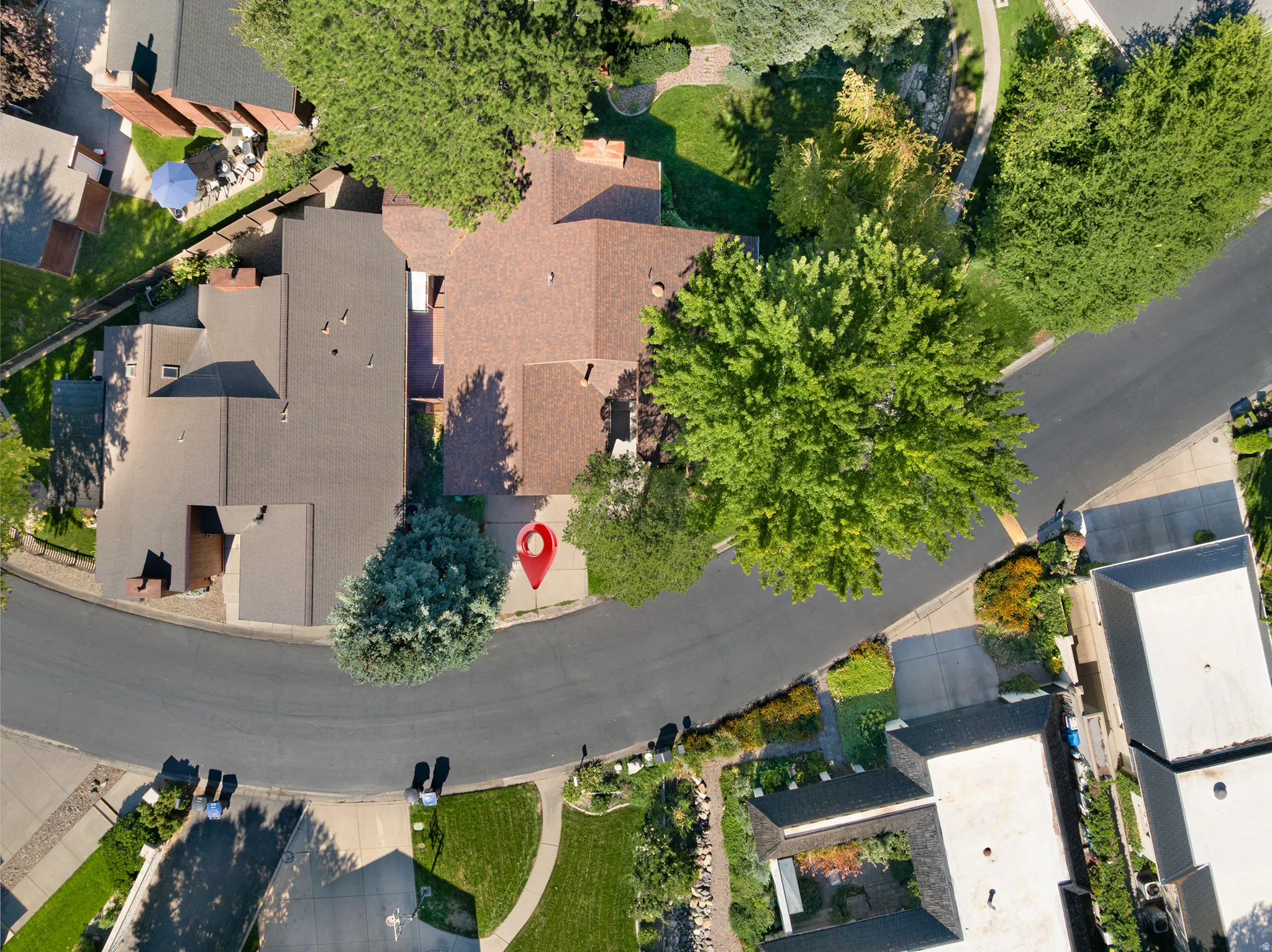 Birdseye view of property