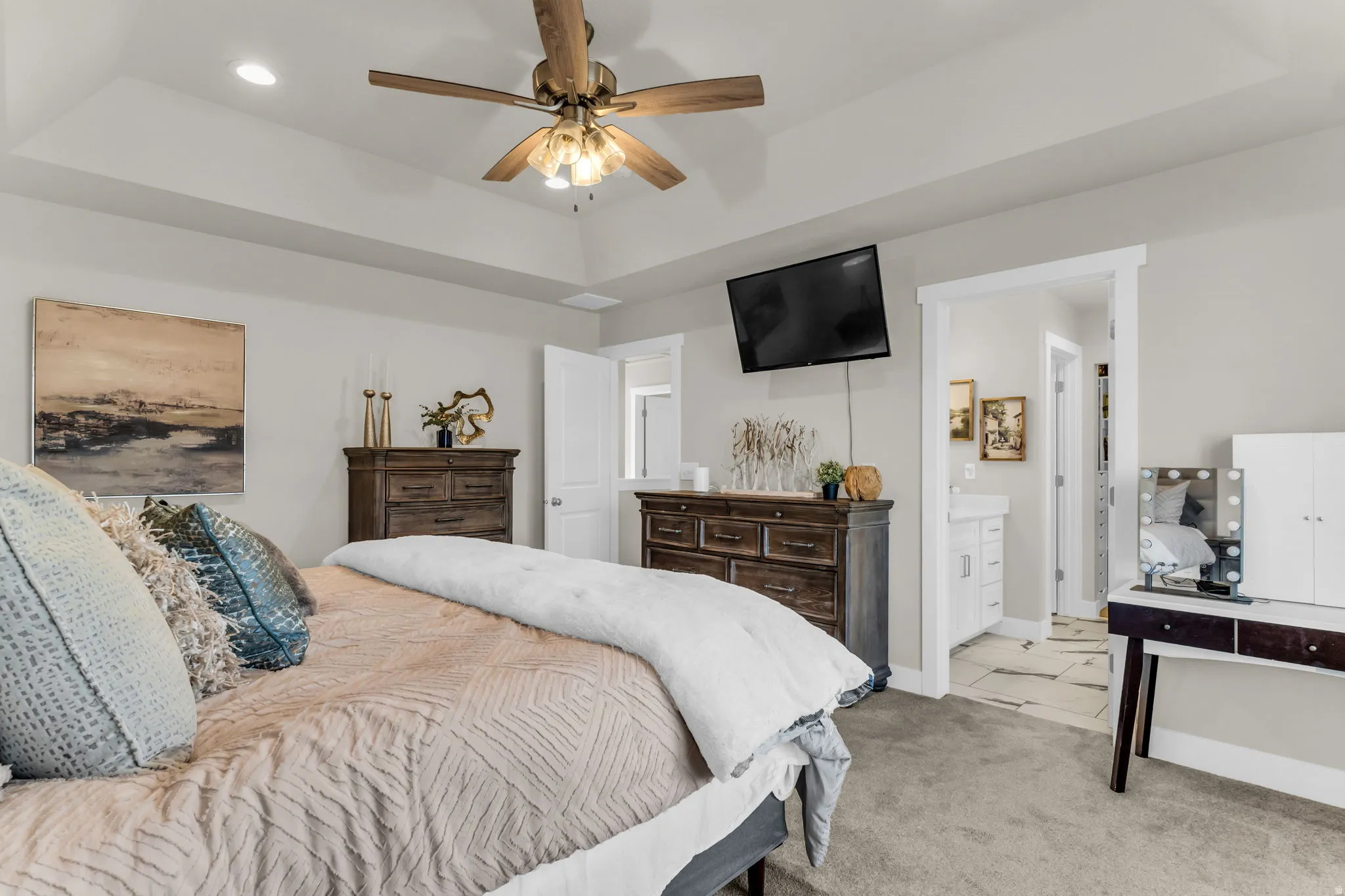 Tray ceiling with recessed lighting and a ceiling fan