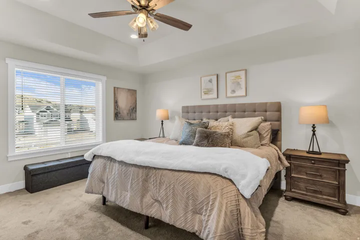 Tray ceiling with recessed lighting and a ceiling fan