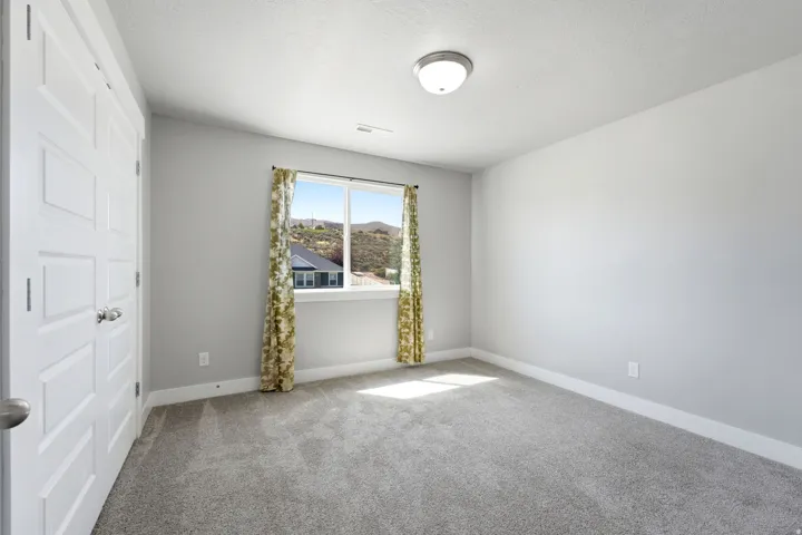 Neutral wall color with plush carpet flooring