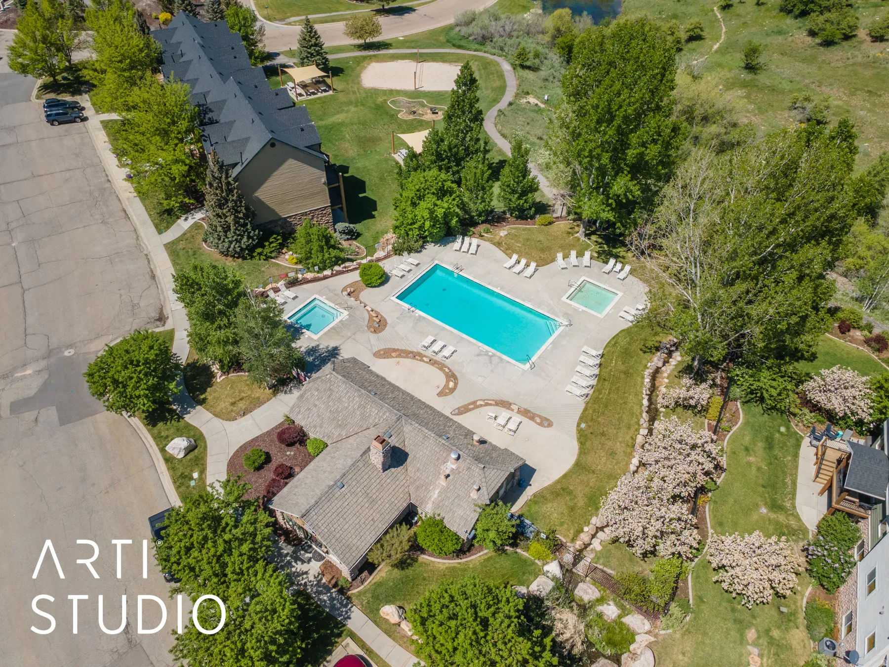 Outdoor swimming pool with integrated spa and lounge area