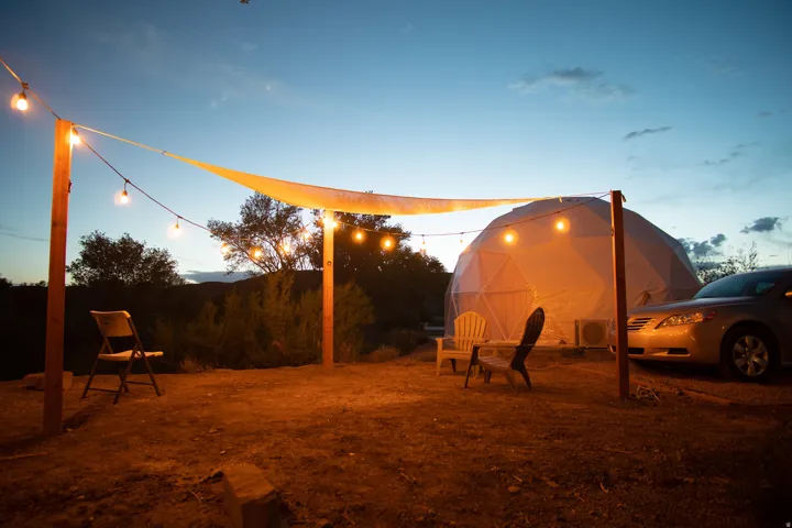 Geodesic dome structure with integrated lighting