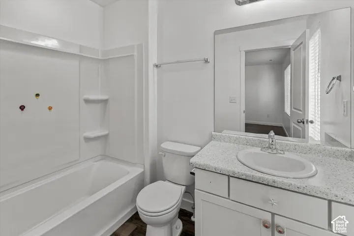 Bathroom 3 (Upper Level)
