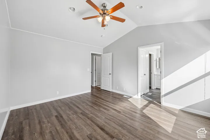 Vaulted ceiling with a wood-blade ceiling fan and recessed lighting