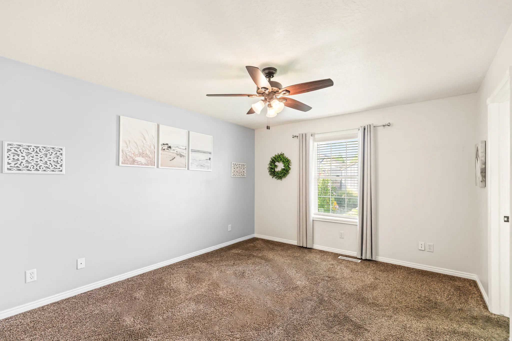 Recessed window with blinds, ceiling fan with integrated lighting, and neutral wall paint