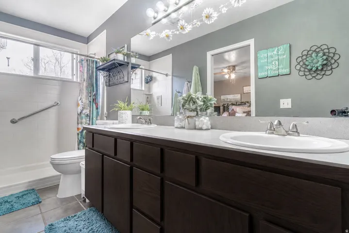 Dual basin vanity with a light-toned countertop