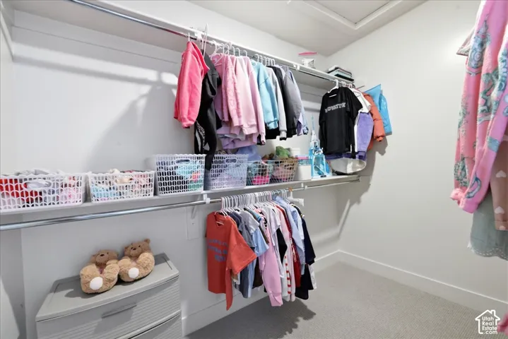 Customizable closet organization system with multiple hanging rods and shelving