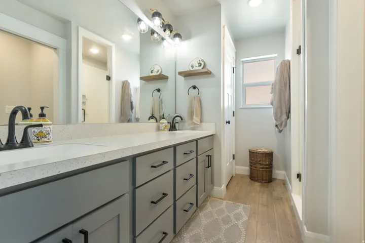 Dual vanity with undermount sinks and light-toned countertops