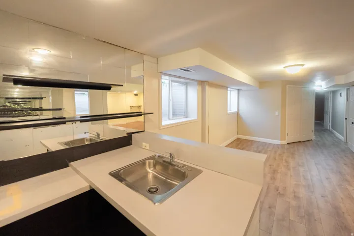 Built-in bar with dual stainless steel sinks and mirrored backsplash