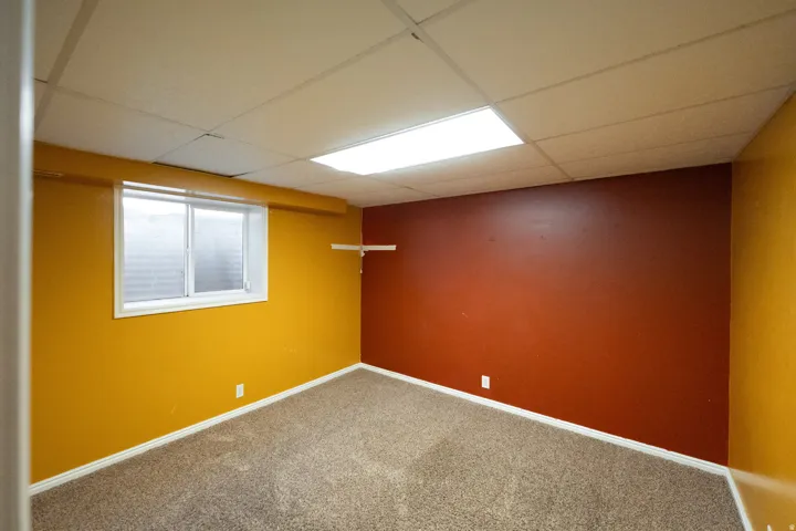 Drop ceiling with integrated fluorescent lighting