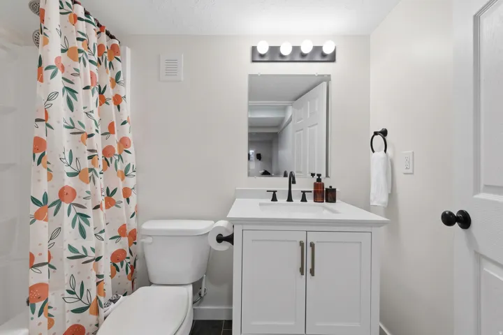 696 W 1960 N, Clinton, Utah 84015