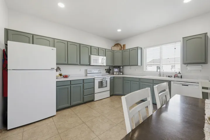 696 W 1960 N, Clinton, Utah 84015