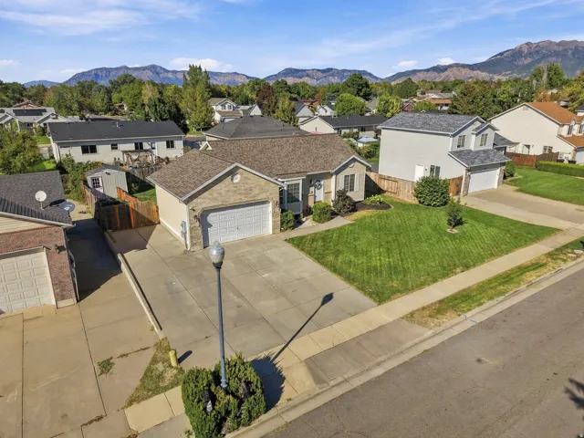 696 W 1960 N, Clinton, Utah 84015