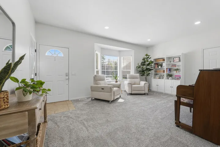 696 W 1960 N, Clinton, Utah 84015