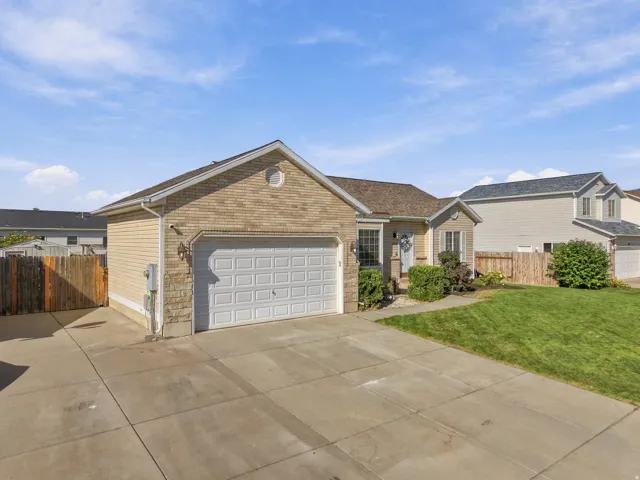 696 W 1960 N, Clinton, Utah 84015