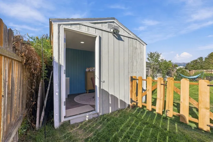 696 W 1960 N, Clinton, Utah 84015