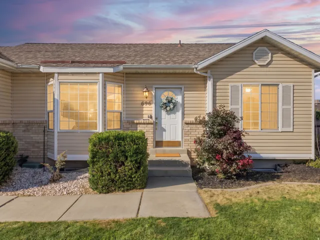 696 W 1960 N, Clinton, Utah 84015