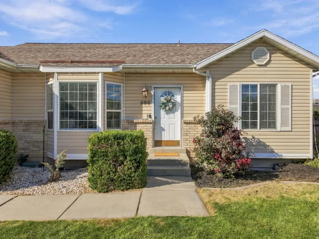 696 W 1960 N, Clinton, Utah 84015