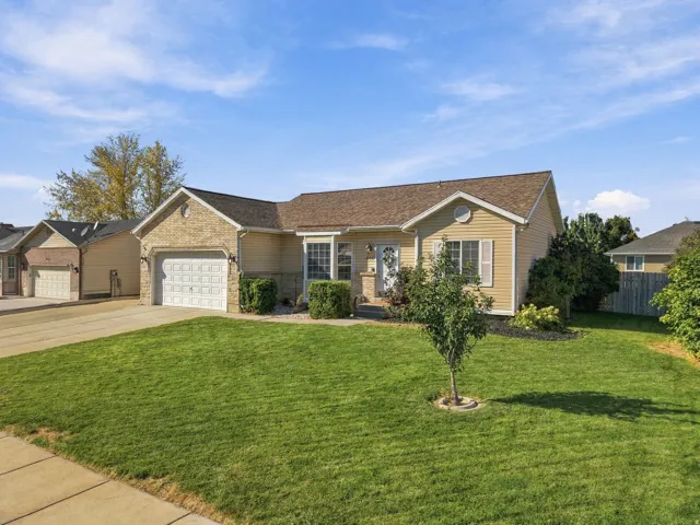 696 W 1960 N, Clinton, Utah 84015