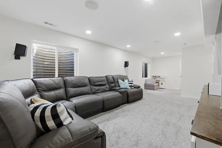 696 W 1960 N, Clinton, Utah 84015