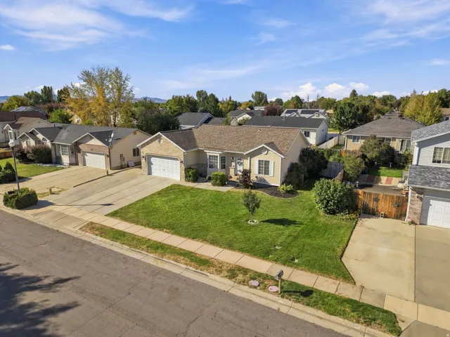 696 W 1960 N, Clinton, Utah 84015