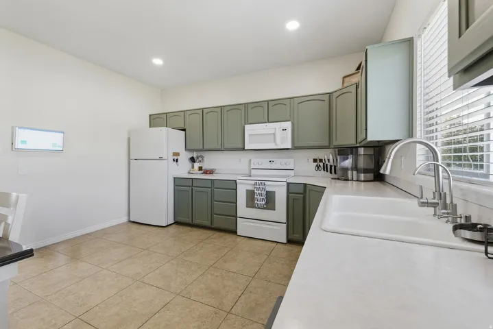 696 W 1960 N, Clinton, Utah 84015