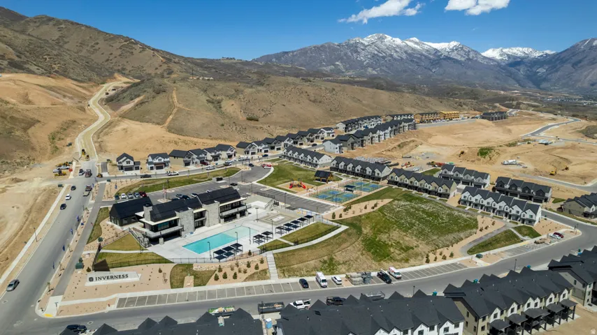 Community amenities include a swimming pool, sports courts, and a central clubhouse