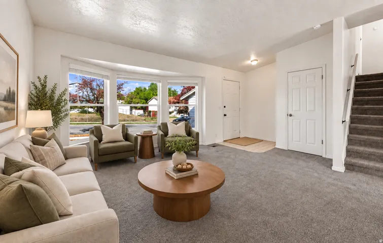 Virtual Staging Pic of Front Room