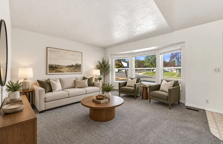 Virtual Staging Pic of Front Room