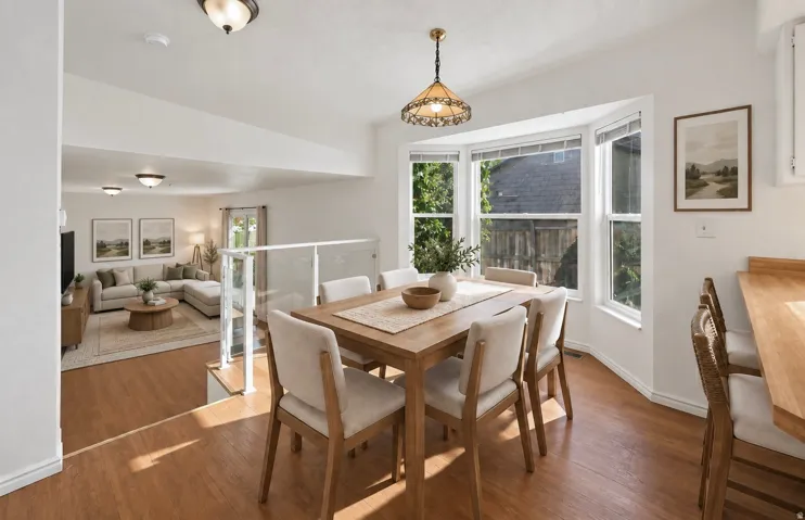 Virtual Staging Pic of Dining Room
