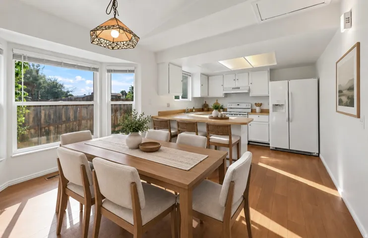 Virtual Staging Pic of Dining Room