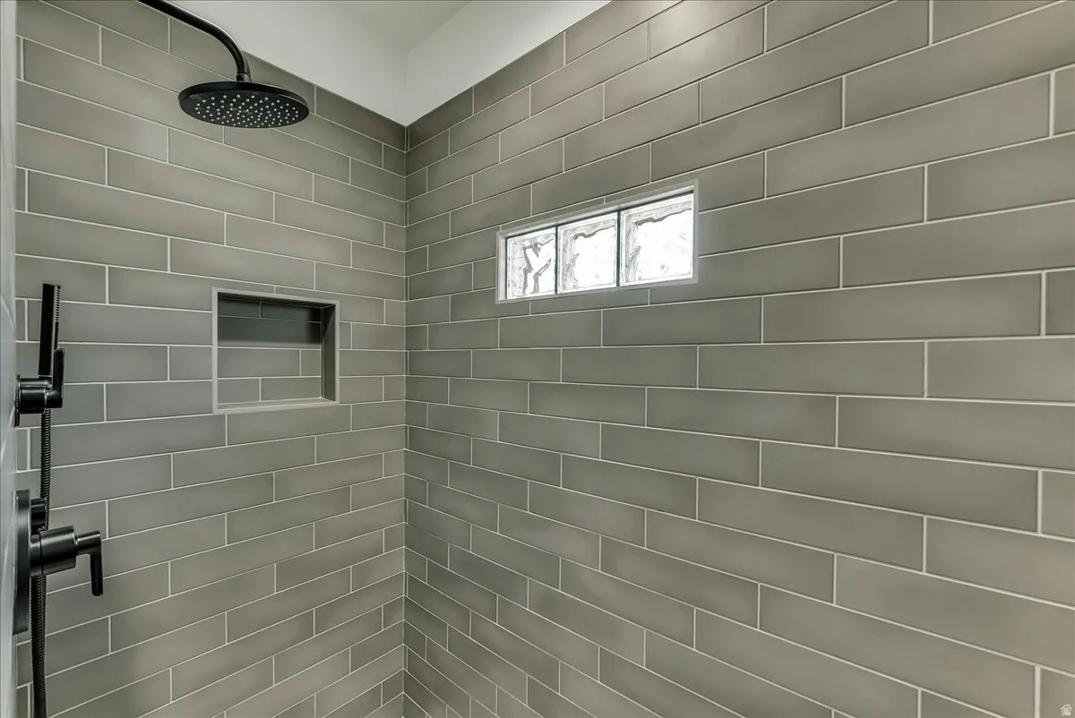En Suite Bathroom Walk in Shower