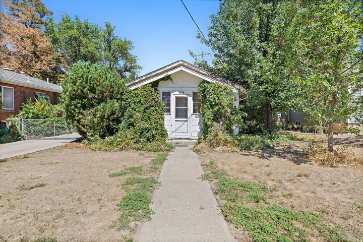 Single-story residence featuring a front entry door with a screen door