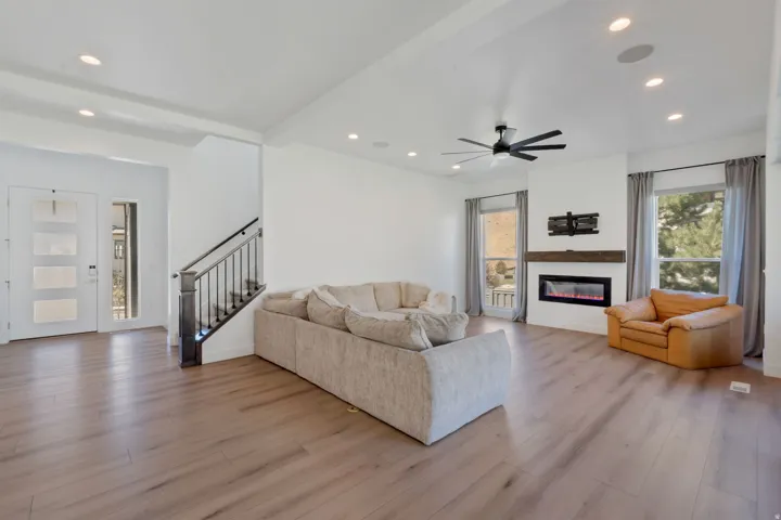 1924 W Oakridge Dr, Lehi, Utah 84048