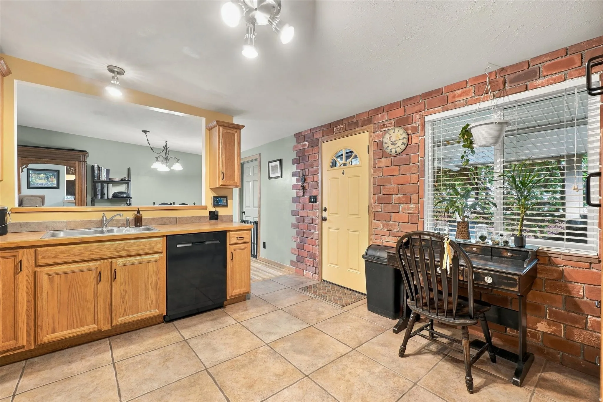 Tile flooring with a neutral finish