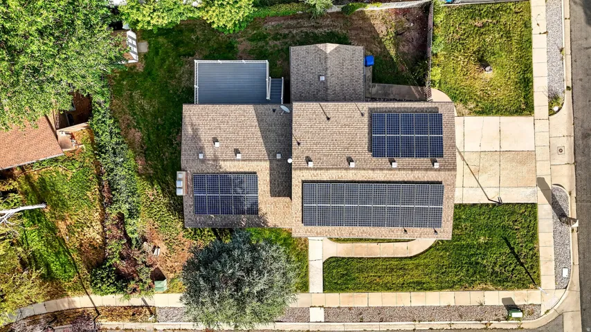 Rooftop solar panel arrays