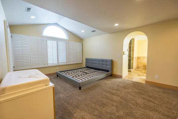 Vaulted ceiling with recessed lighting