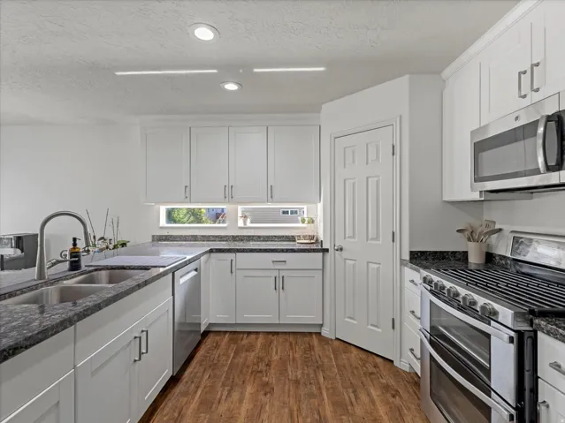 991 W Oldham Dr, North Salt Lake, Utah 84054