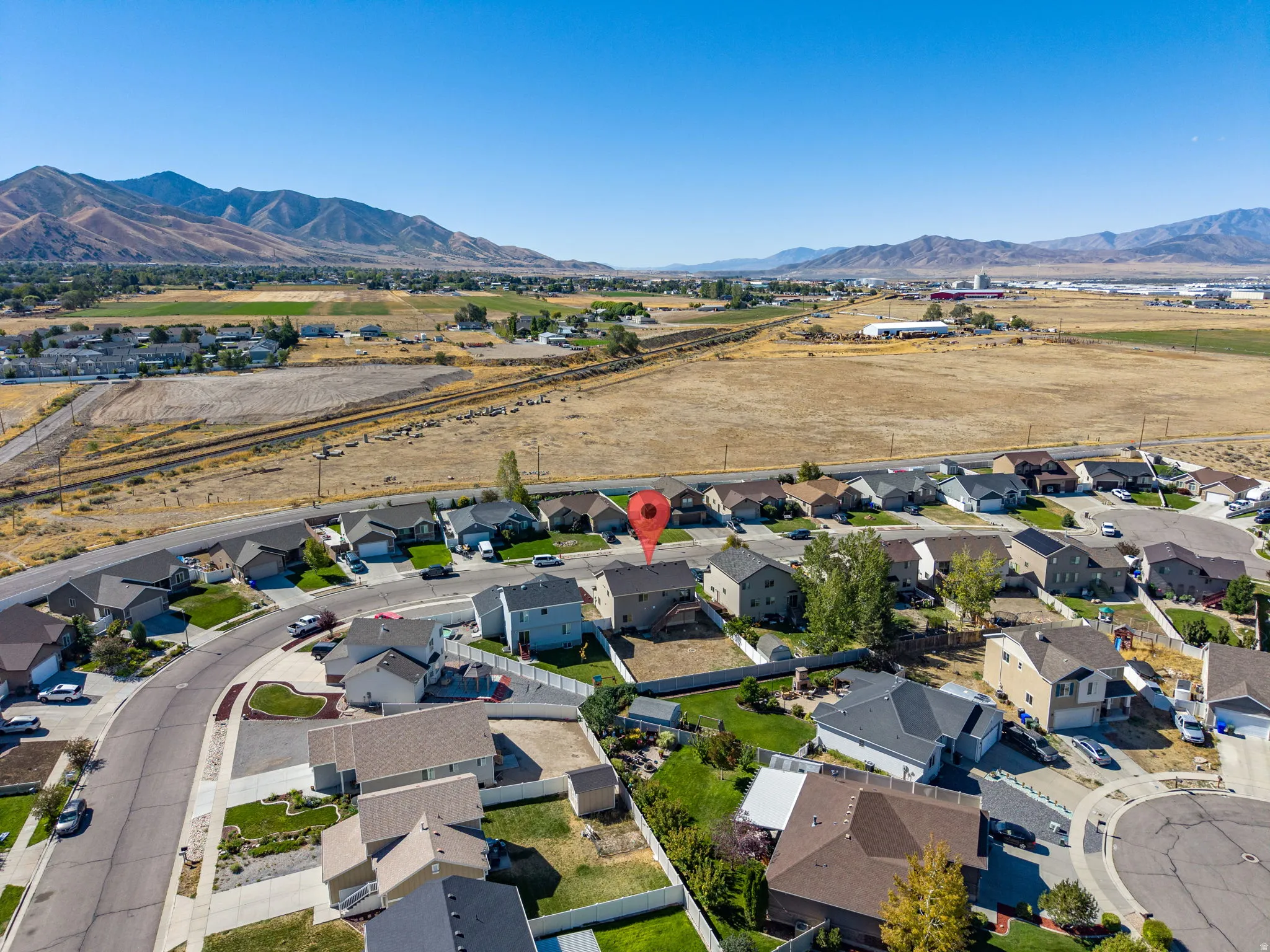 Residential neighborhood with mountain backdrop and clear sky