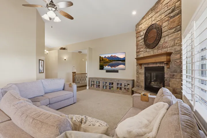 1385 N Compton Rd, Farmington, Utah 84025