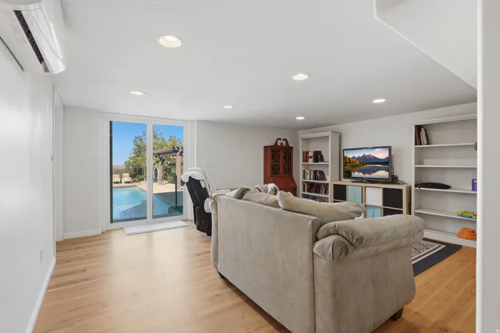 1385 N Compton Rd, Farmington, Utah 84025