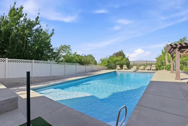 1385 N Compton Rd, Farmington, Utah 84025