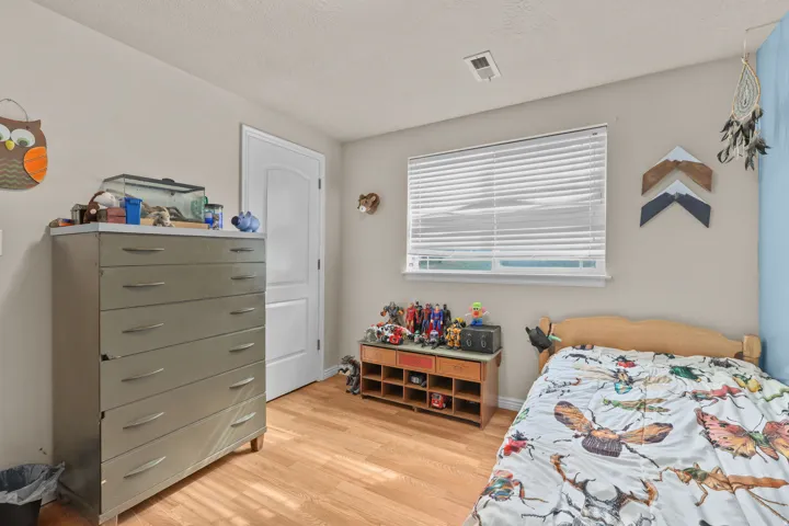 Wood-finish flooring with neutral wall tones