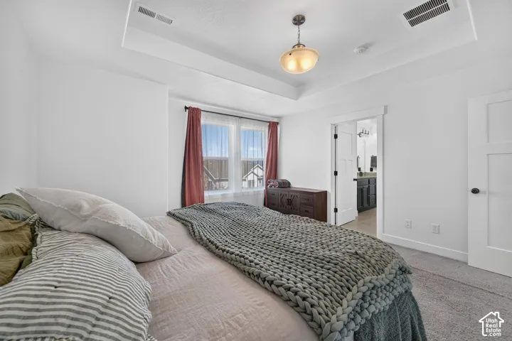 Tray ceiling with pendant lighting